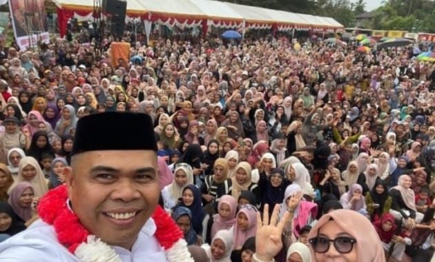 Meski Sempat Hujan, Puluhan Ribu Masyarakat Aceh Selatan Padati Kampanye Akbar Paslon 04 IMAN di Meukek