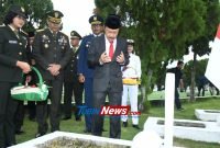 Sekdaprov Sumut Pimpin Upacara Peringati Hari Pahlawan hingga Tabur Bunga