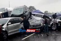 Kecelakaan Beruntun Di Tol Cipularang Terdengar Suara Histeris Dan Teriakan Minta Tolong