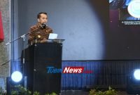 Pj Gubernur Agus Fatoni Terima Anugerah Sahabat Pers Award dari SPS Sumut