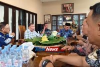 Camat dan Kades Kecamatan Percut Sei Tuan bersilaturahim ke kediaman Pak H.Ashari Tambunan Sekaligus Adakan Upah Upah
