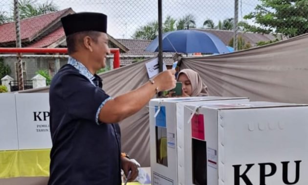 Armia Pahmi Tunjukkan Komitmen Demokrasi di TPS 001 Bukit Tempurung