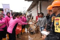 Bhayangkari Sumut Bergerak: Bantuan dan Kepedulian untuk Masyarakat Terdampak Banjir
