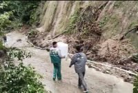 Medan Berat dan Longsor Tak Surutkan Semangat, Kotak Suara Pemilu Tiba dengan Aman di Sibolangit