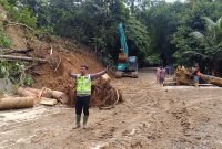 Update Longsor Sembahe: Kendaraan Dievakuasi, Pencarian Korban Diintensifkan