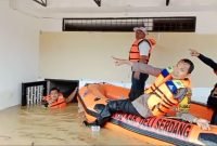 Kapolda Sumut Respon Cepat Kerahkan Personel Bantu Warga Terdampak Banjir di Sejumlah Titik