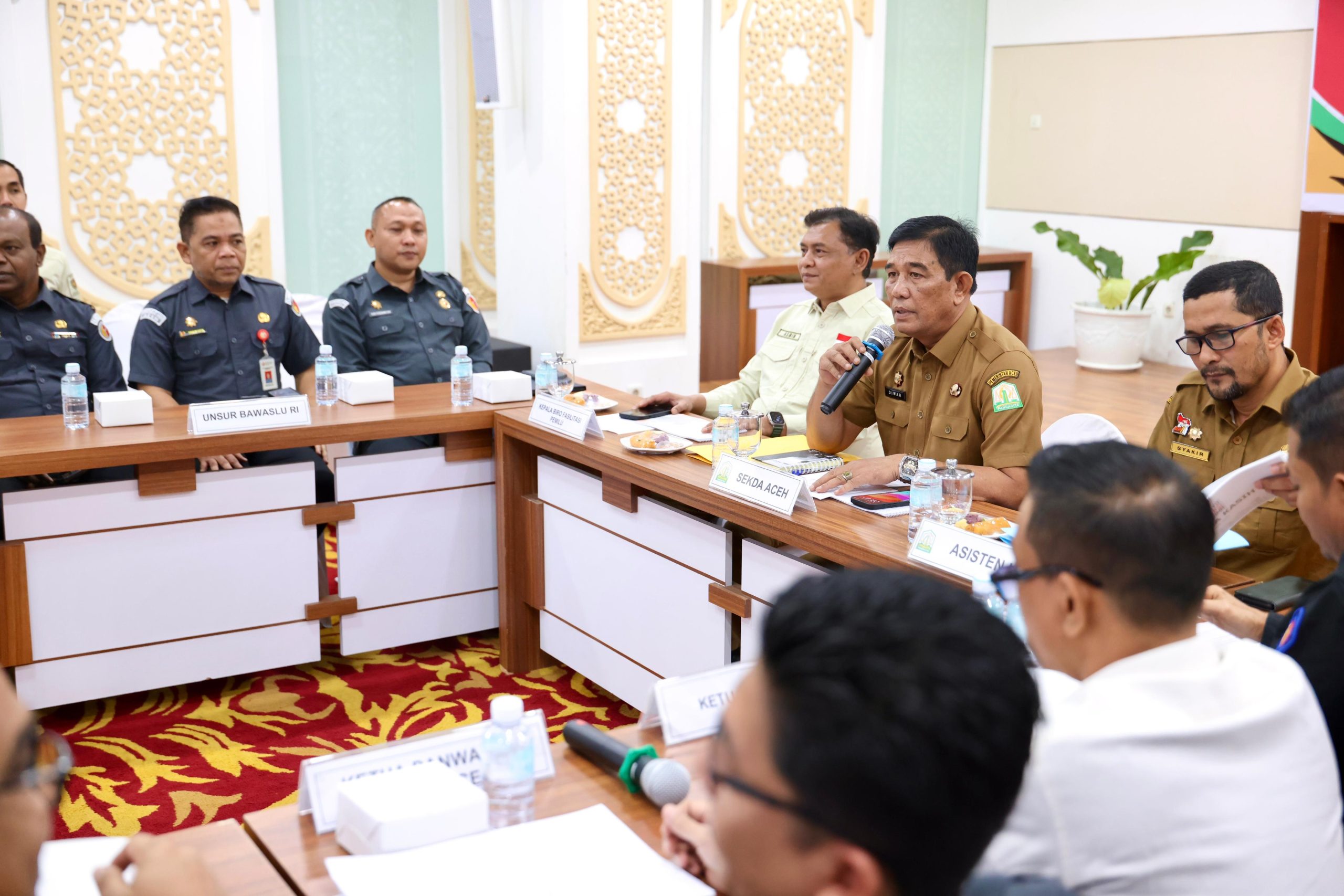 Plt. Sekda Pimpin Pertemuan bersama Bawaslu Bahas Kesiapan Pilkada Serentak 2024 di Aceh