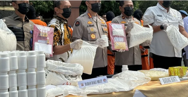 Polisi Ungkap Peredaran 1 Juta Obat Keras Ilegal di Sumedang dan Tasikmalaya