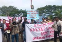 Puluhan Warga Aceh Timur Gelar Aksi Demo Tuntut Perusahaan Minyak Pekerjakan Warga Lokal