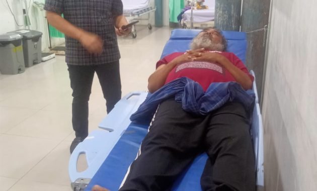 Kakek Tuna Wisma Terdampar Diselamatkan Polisi dari Dingin dan Sakit