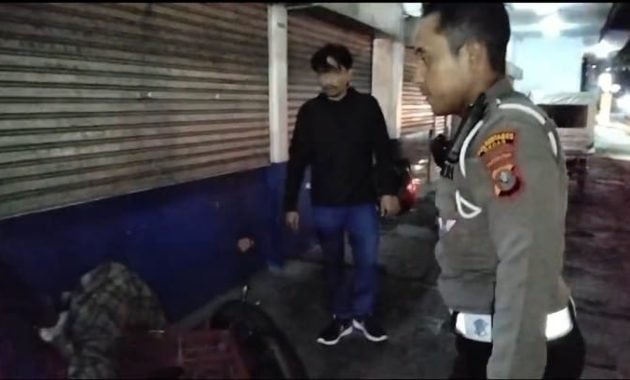 Kasat Lantas Polrestabes Medan Kompol Andika Purba Berbagi Berkah