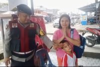 Bripka Andi Pertemukan Kembali Bocah 5 Tahun yang Tersesat Bertemu Keluarga