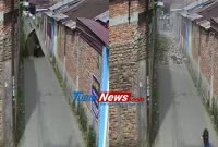 TRAGIS, TEMBOK SPBU ROBOH TIMPA WARGA HINGGA MENINGGAL DUNIA, TEREKAM CCTV