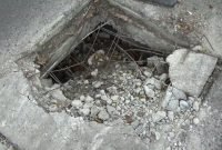 Kemana Dinas SDABMBK Kota Medan? Lubang Jalan di Kelurahan Kesawan Mengancam Keselamatan Pengguna Jalan
