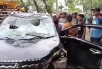 Heboh! Mobil Mithubishi Expander Jadi Amukan Warga Setelah Tabrak Lari Sejumlah Pengendara Di Medan