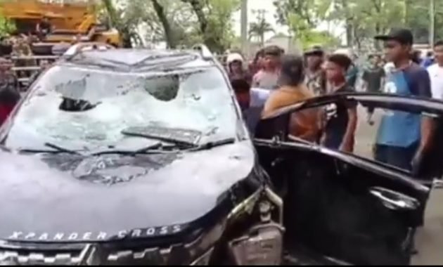 Heboh! Mobil Mithubishi Expander Jadi Amukan Warga Setelah Tabrak Lari Sejumlah Pengendara Di Medan