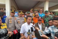 Kapolda Jabar Tinjau Lokasi Bencana di Sukabumi dan Salurkan Bantuan