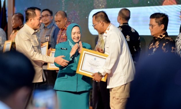 Kadis Kominfo Sumut Terima Penghargaan sebagai Mitra Kerja PKK