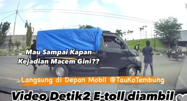 Aksi Pak Ogah Kembali Berulah Di Simpang Tol Bandar Selamat, Begini Modusnya