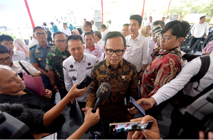 Screenshot_20241212_114131_Gallery Harapkan Stabilitas Harga Pangan Terjaga, Pj Gubernur Sumut Agus Fatoni Bersama Wamendagri Bima Arya Tinjau Pasar di Medan