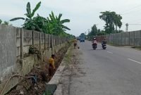 Dinas SDABMBK Deli Serdang Gencarkan Aksi Bersihkan Drainase untuk Antisipasi Banjir