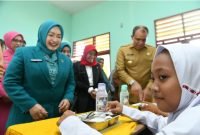 Pj Ketua PKK Sumut Tyas Fatoni Apresiasi Launching Program Makan Sehat Bergizi Gratis di Langkat
