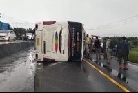 Kecelakaan Tragis di Jalan Lintas Sumatera: Mobil Bus Putra Pelangi Terbalik