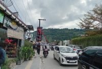 Keberadaan Spanduk Ilegal di Parapat-Ajibata Dipertanyakan Warga