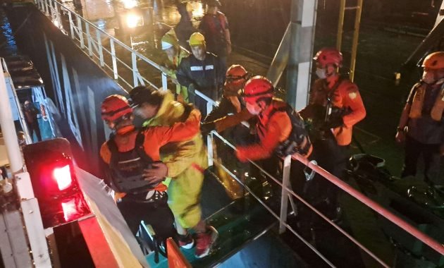 Basarnas Evakuasi ABK Warga Filipina di Perairan Aceh Besar