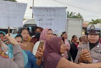 Viral di Media Sosial, Warga Deli Serdang Demo Minta Kepala Desa Regemuk Mundur