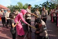 Kapolres Aceh Barat Pimpin Upacara Kenaikan Pangkat 23 Personel Polri