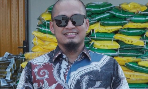 Sukses di Usia Muda, Agung Indra Syaputra Berbagi Ratusan Paket Sembako di Kota Medan