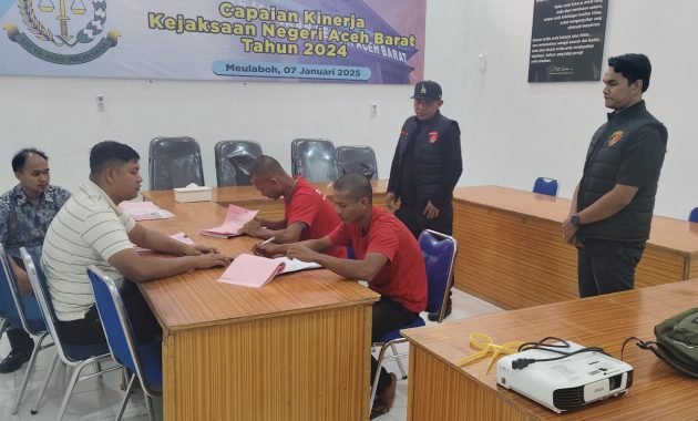 Polres Aceh barat Serahkan Tiga Tersangka Pelaku Judi Online ke Kejari