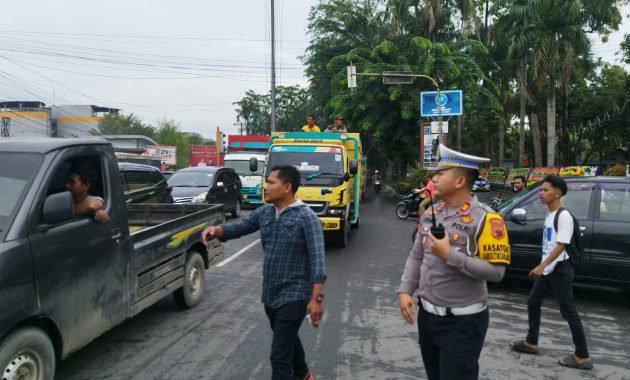 Satlantas Polresta Deli Serdang Melaksanakan Pengamanan Pertandingan Sepak Bola PSMS Vs Sriwijaya. 