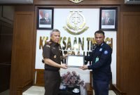 Kajati Sumut Terima Penghargaan dari Kementerian LHK atas Dedikasi Penegakan Hukum
