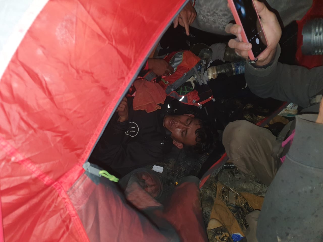 IMG-20250128-WA0022 Pendaki Hipotermia Berhasil Dievakuasi di Gunung Sibayak, Proses Dramatis di Tengah Hujan