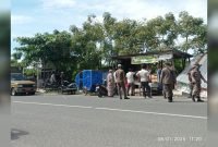Satpol PP Tertibkan Bangunan PKL di Jalan Syiah Kuala, Pedagang: Kami Hanya Cari Nafkah