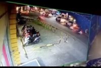 Motor Karyawan Wendy’s Dicuri di Parkiran Merak Jingga Medan, Aksi Pelaku Terekam CCTV dan Viral di Medsos