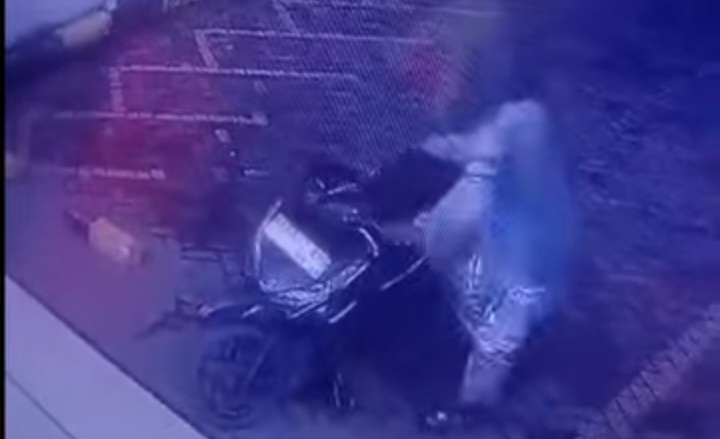 Maling Gasak Sepeda Motor di Depan Minimarket, Korban Shock dan Minta Polisi Segera Tangkap Pelaku