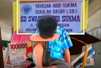 Siswa SD di Medan Dipaksa Belajar di Lantai karena Tunggakan SPP, Orang Tua Protes