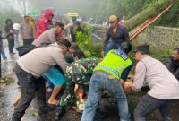 Polres Tanah Karo Tanggap Darurat, Jalur Berastagi-Medan Kembali Normal Pascapohon Tumbang
