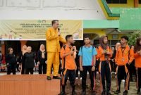 Gerakan Jumat Sehat, Pj Gubernur Sumut Agus Fatoni bersama Pj Ketua PKK Bagikan Vitamin dan Zat Besi kepada Siswa