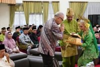 Pj Sekdaprov Sumut Harapkan Buku ‘100 Tokoh Melayu Nusantara’ Mendorong Lahirnya Cendekiawan Baru