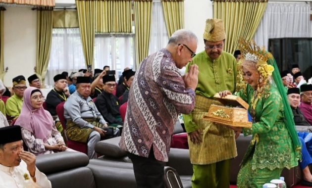 Pj Sekdaprov Sumut Harapkan Buku ‘100 Tokoh Melayu Nusantara’ Mendorong Lahirnya Cendekiawan Baru