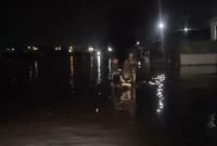 Banjir Setinggi Pinggang di Jalan Metrologi Desa Sampali, Diduga Akibat Proyek di Lahan PTPN II 