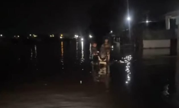 Banjir Setinggi Pinggang di Jalan Metrologi Desa Sampali, Diduga Akibat Proyek di Lahan PTPN II 