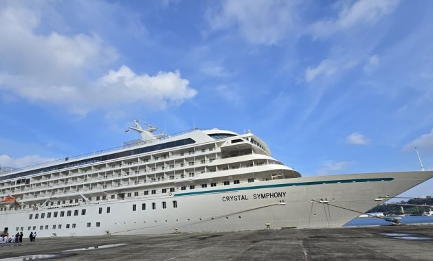 Kapal Pesiar Crystal Symphony Berbendera Bahamas Singgah di kota sabang