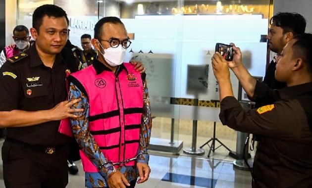 Waduh! Pegawai Pertamina Oplos Pertalite jadi Pertamax, Rugikan Negara Hingga 193 Triliun
