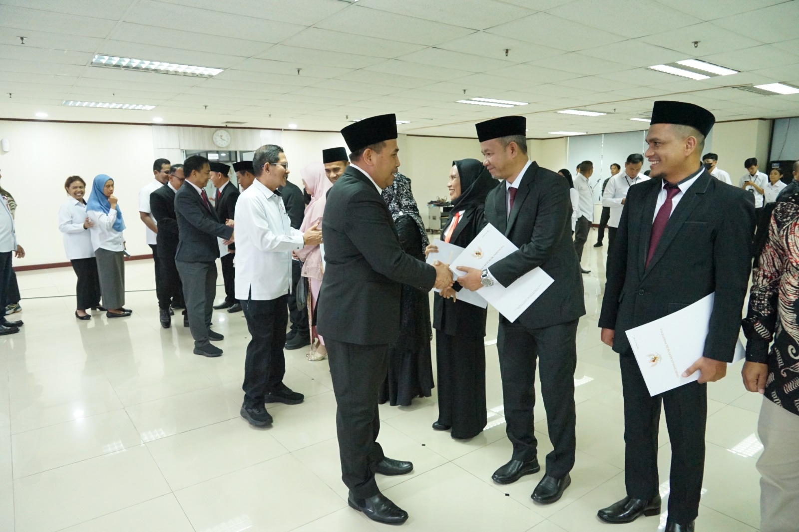 Herdensi Adnin Dilantik sebagai Kepala Ombudsman Sumut, Berikut Perjalanannya