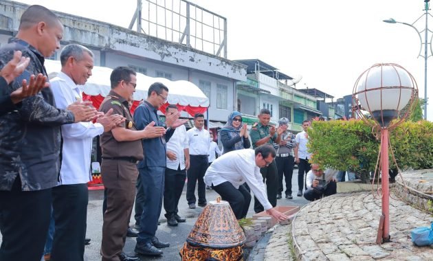 Pj Bupati Aceh Barat Gelar Peletakan Batu Pertama Renovasi Tugu Pelor Meulaboh